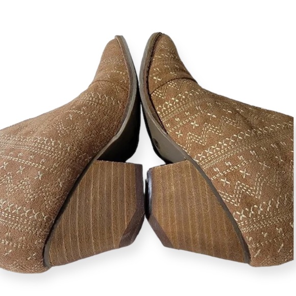 Anthropologie AMUSE SOCIETY x MATISSE Tan Faux Suede Stitched Cruz Ankle Boots - Picture 5 of 13